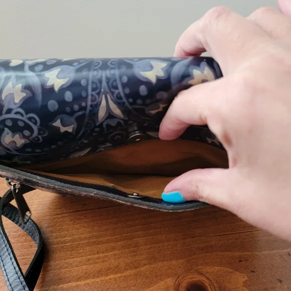 NWT Patricia Nash Laurentina Italian Folklore Blue Floral Print Leather Purse - Picture 3 of 16